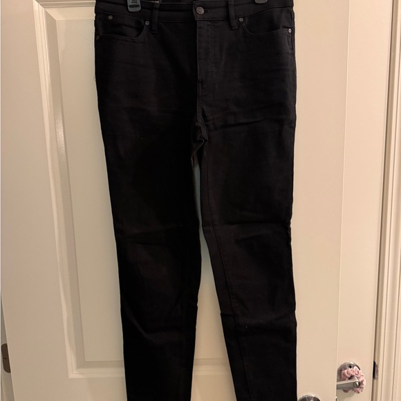 Talbots Black Straight Leg Jeans Sleek Modern Design - Picture 1 of 4